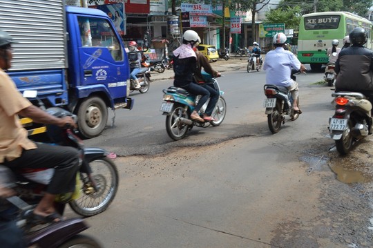 [-]TP[-]Buôn[-]Ma[-]Thuột:[-]Hễ[-]mưa[-]là[-]phố[-]thành[-]“thác”!
